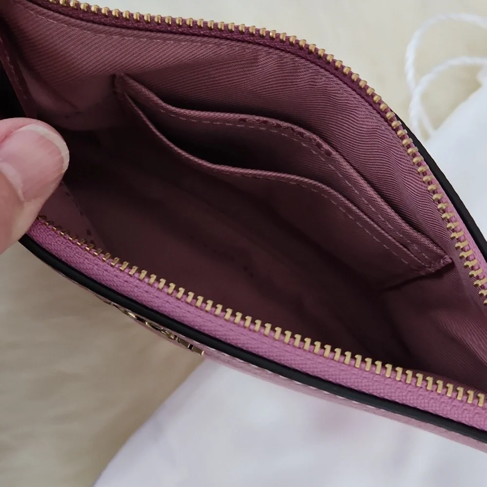 Beautiful NWOT Coach Metallic Pink  Leather Wristlet/Wallet & Dust Cover 🩷✨️💖 - Picture 9 of 15